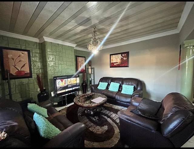 3 BEDROOM HOUSE FOR SALE IN WEST TURFFONTEIN